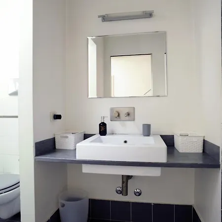 Sant Ambrogio Courtyard In Shared Flat Homestay Milan