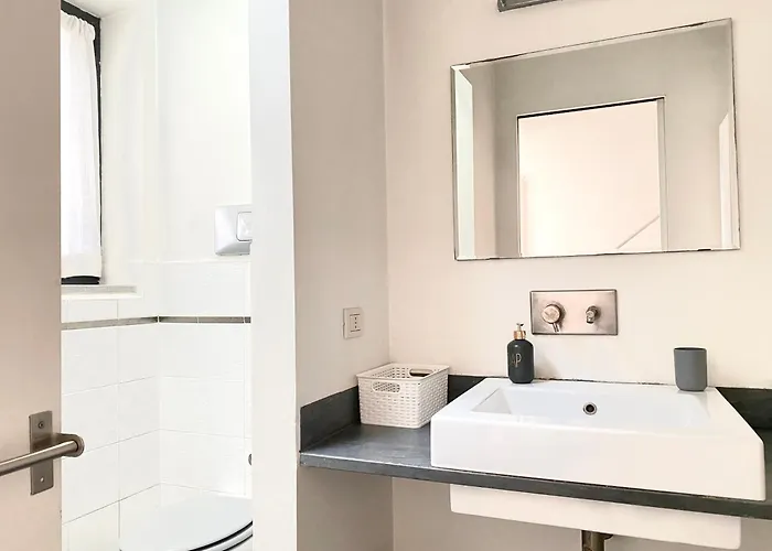 Alloggio in famiglia Sant Ambrogio Courtyard In Shared Flat Milano