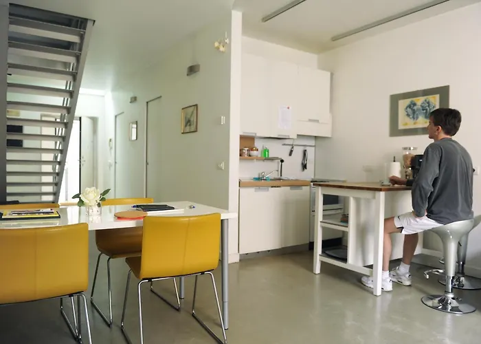 Sant Ambrogio Courtyard In Shared Flat Alloggio in famiglia Milano