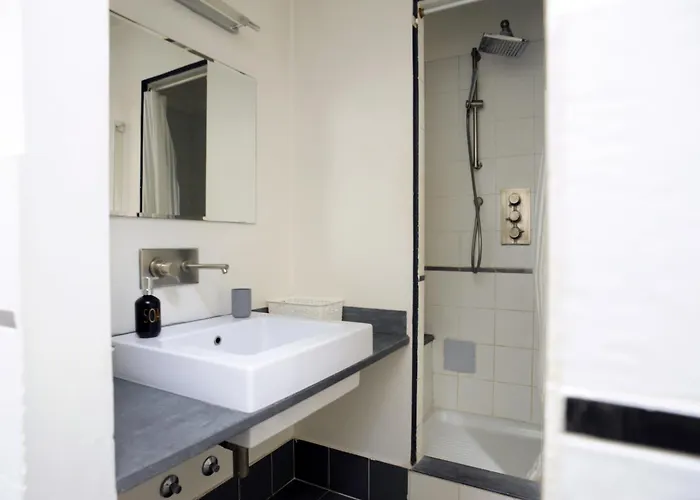 Sant Ambrogio Courtyard In Shared Flat Alloggio in famiglia *