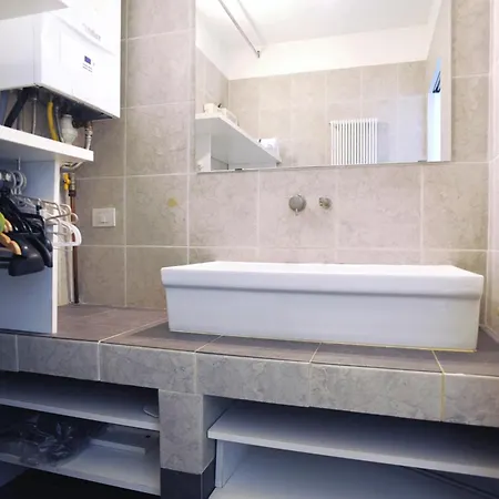 Homestay Sant Ambrogio Courtyard In Shared Flat Milan