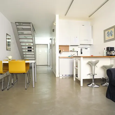 Sant Ambrogio Courtyard In Shared Flat Rum i privatbostad