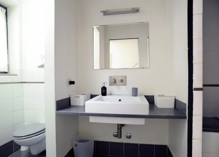 Sant Ambrogio Courtyard In Shared Flat Pansiyon Milano